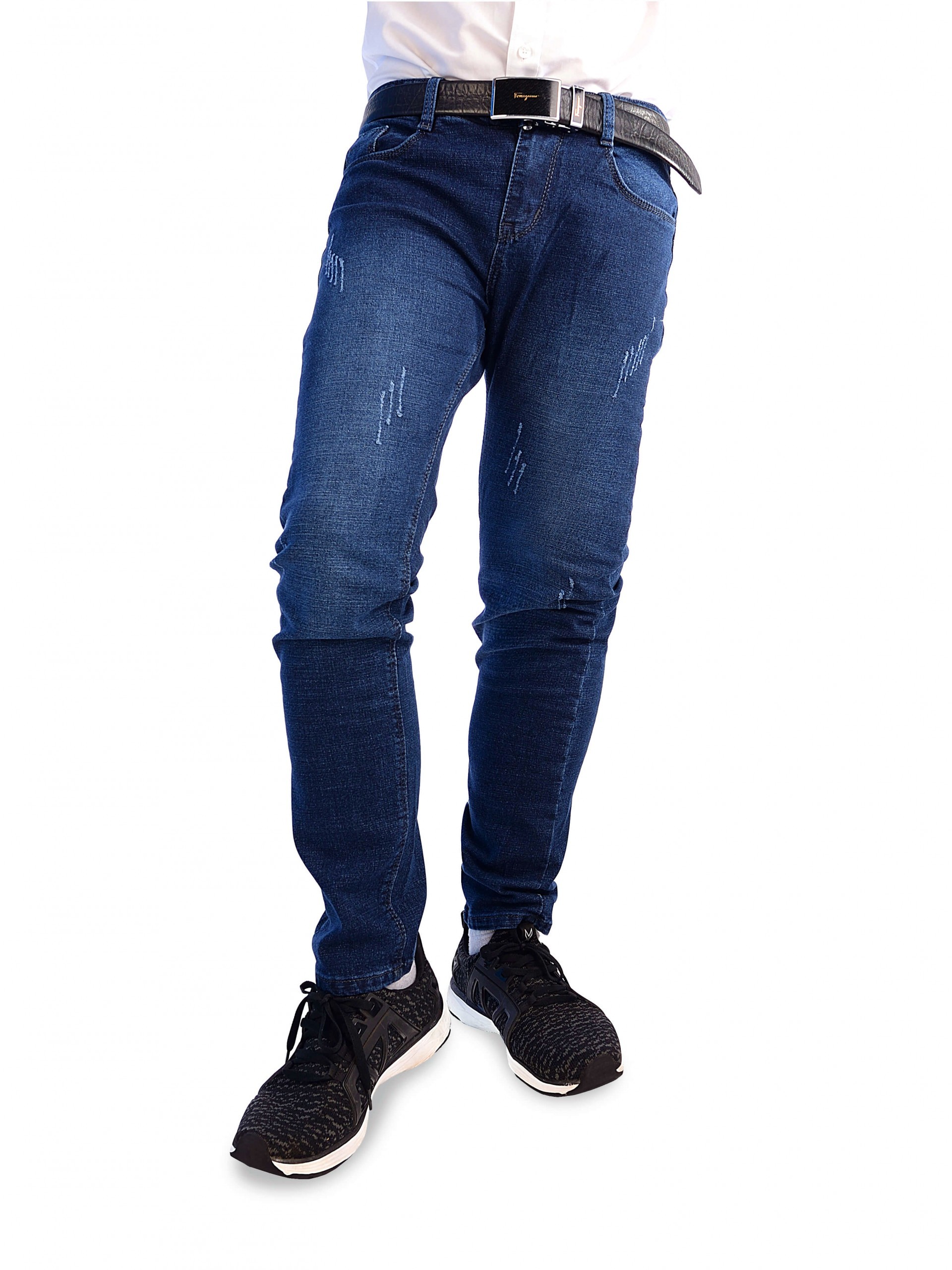 Mẫu jeans ống côn có kén người mặc hay không?